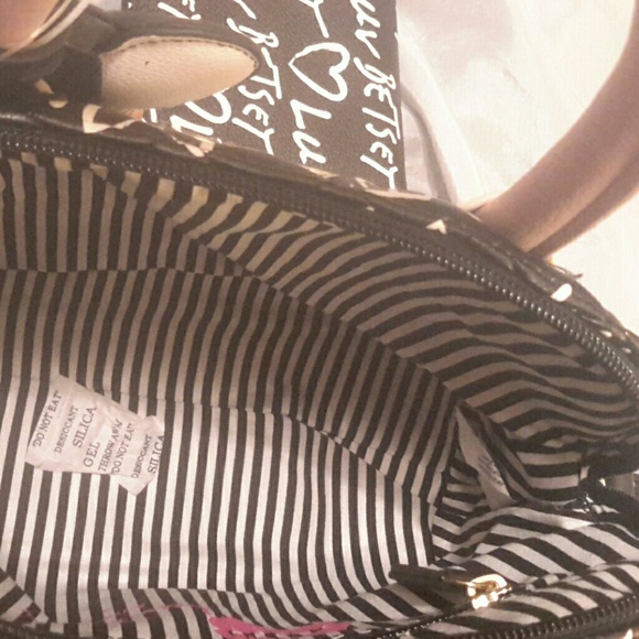 Betsey luv by betseyjohnson crossbody NWT - Picture 3 of 4